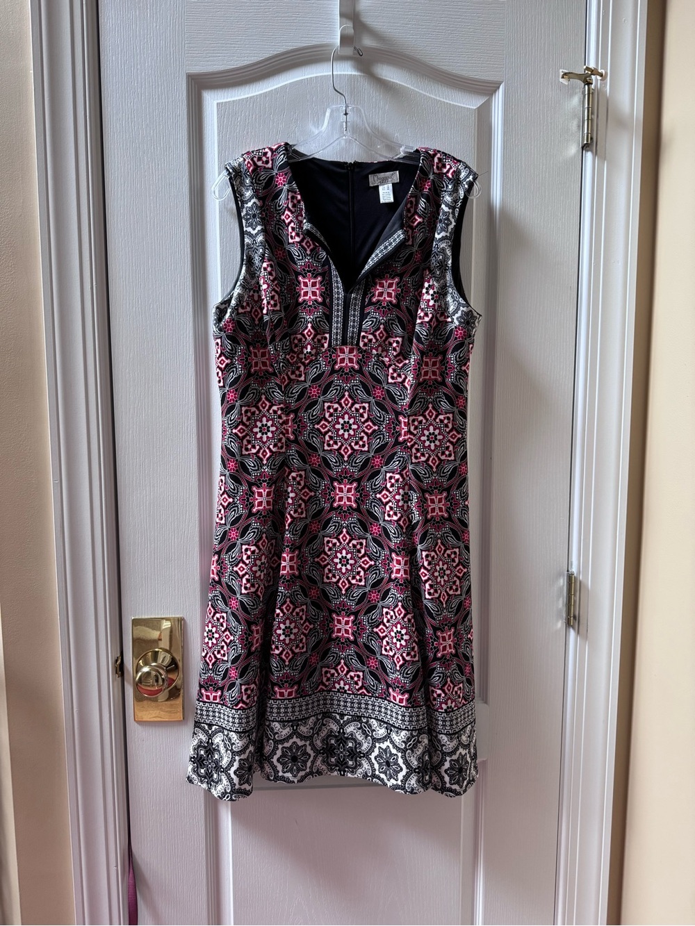 Sleeveless Black and Pink Printed V-Neck Shift Dress